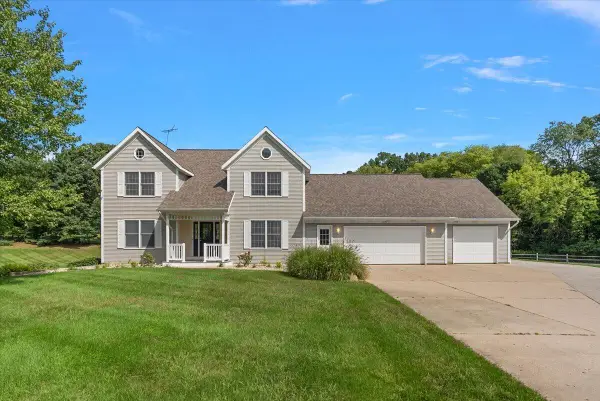 1977 Post Drive NE, Belmont, MI 49306