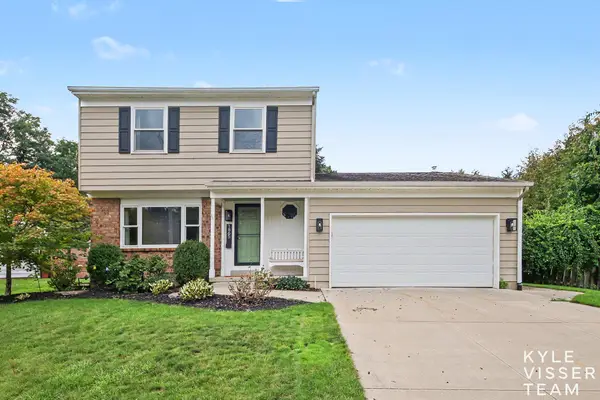 1865 Ridgemoor Drive SE, GrandRapids, MI 49506