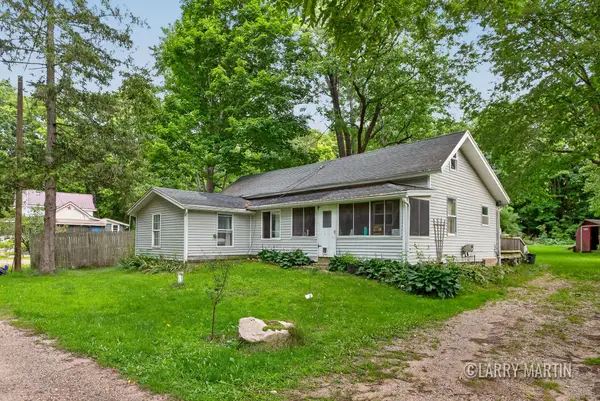 37 Thornapple Lake Road, Nashville, MI 49073