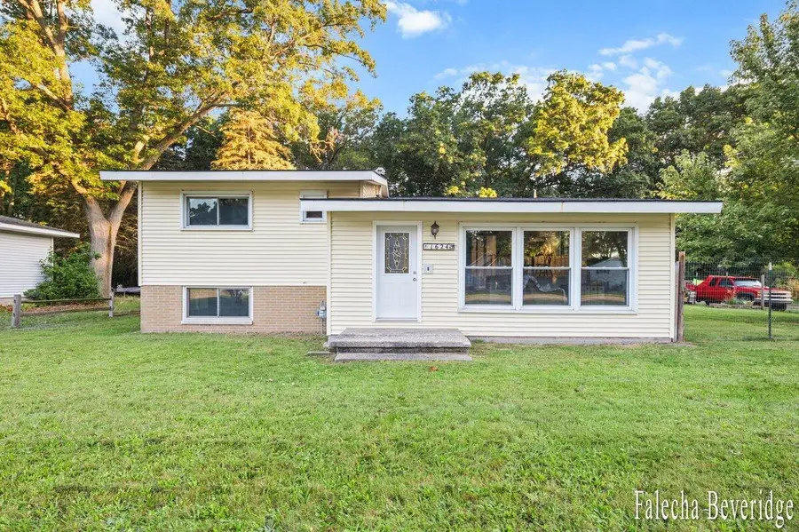 1624 W Giles Road, Muskegon, MI 49445 - #2