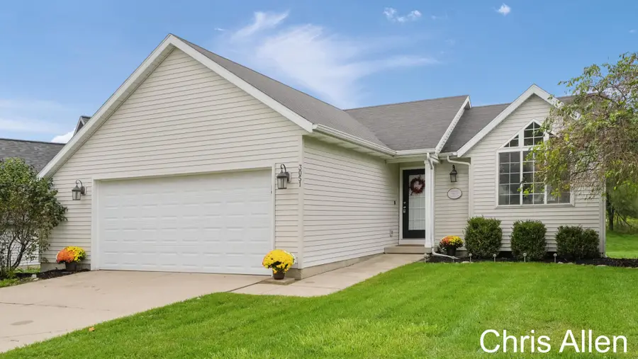 3051 Woodglen Street NW, Grand Rapids, MI 49504 - #2