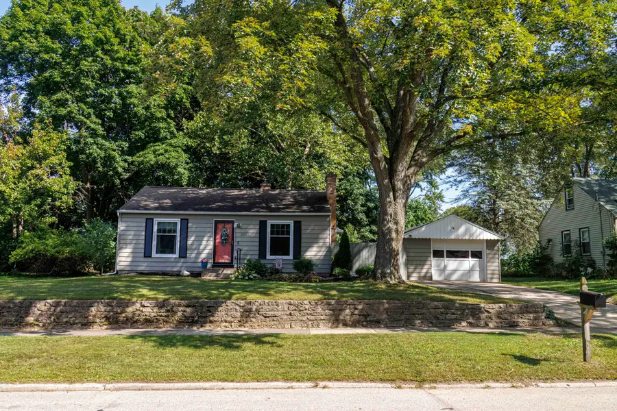 2910 Cheney Avenue NE, Grand Rapids, MI 49505 - #2