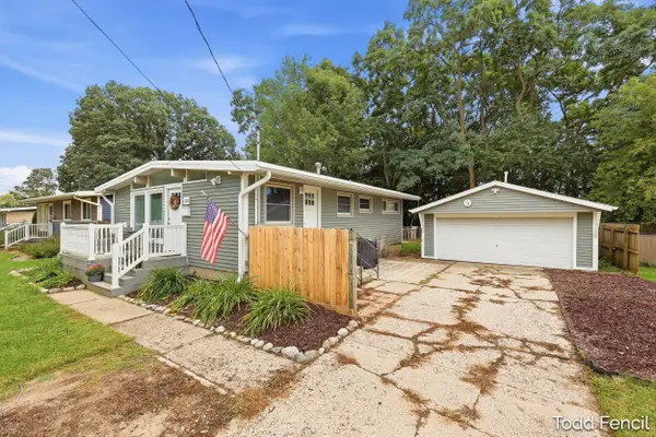 138 Highland Drive NE, Rockford, MI 49341