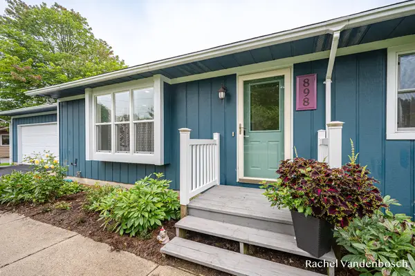 898 Hunt Street SE, Lowell, MI 49331