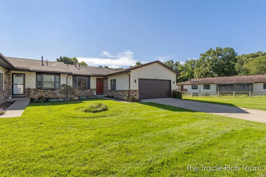 2142 Remington Way NE, Grand Rapids, MI 49505 - #3
