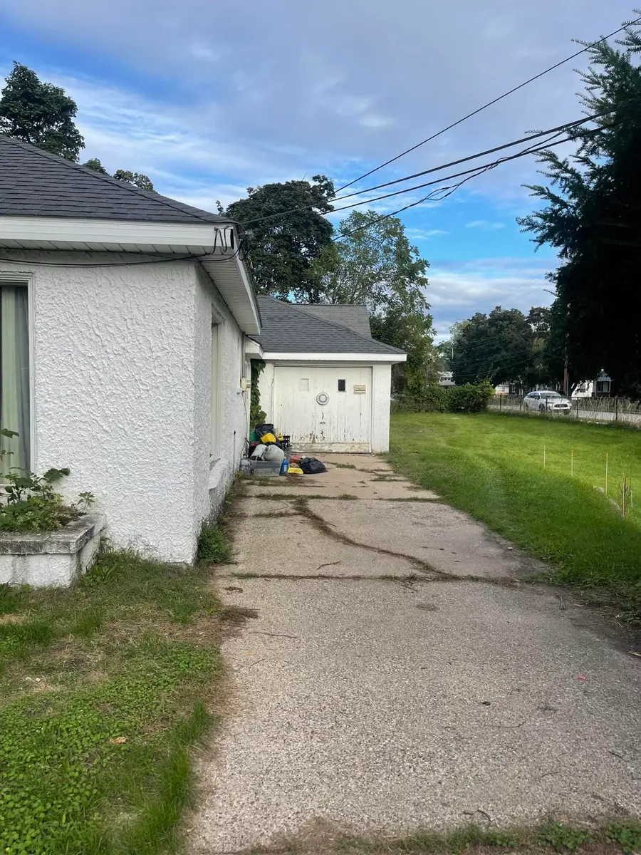 2124 Roos Avenue SW, Wyoming, MI 49509 - #3