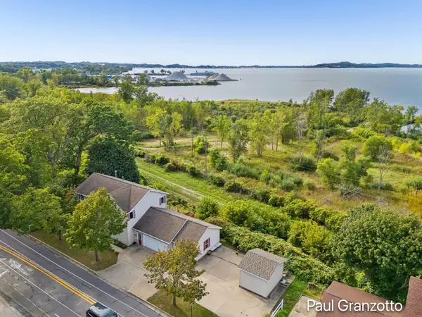 1524 Lakeshore Drive, Muskegon, MI 49441