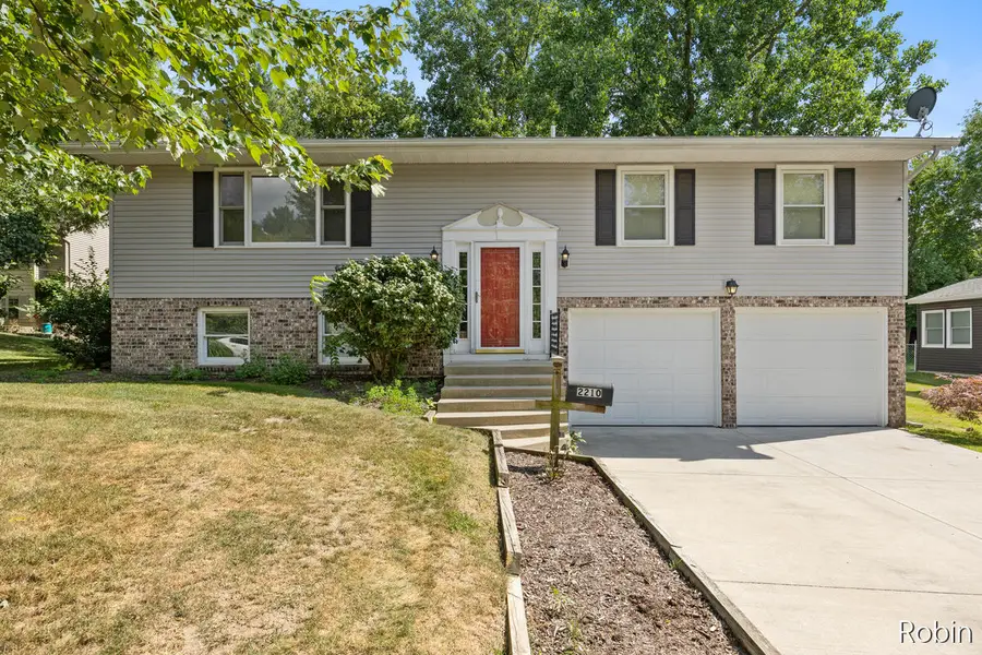 2210 Skyline Drive NW, Grand Rapids, MI 49504 - #2