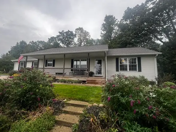 102 Hunters Trail Court, Middleville, MI 49333