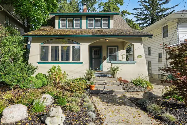 1653 Wealthy Street SE, EastGrandRapids, MI 49506