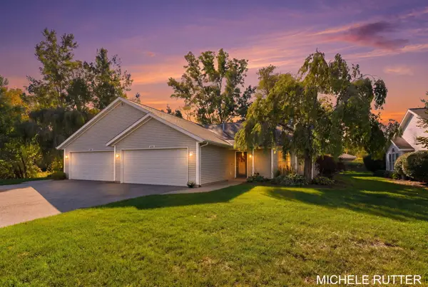 2902 Windswept Ct, Holland, MI 49424