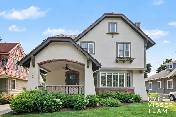 560 Laurel Avenue SE, EastGrandRapids, MI 49506