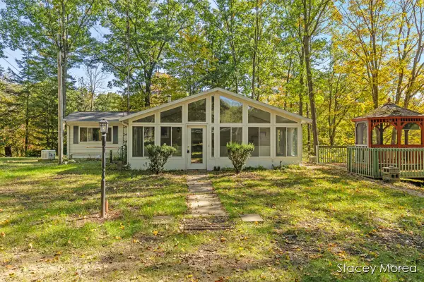 7677 Riverside Lane, Hesperia, MI 49421