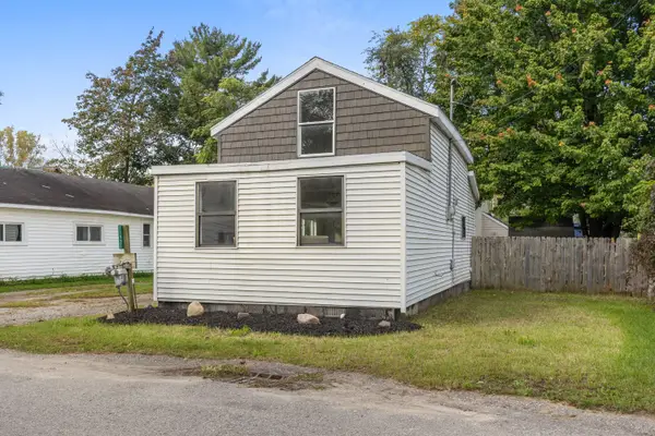 11921 Roxbury Drive NE, Sparta, MI 49345
