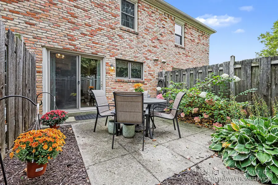 2466 Abbington Drive SE Building: 20, Grand Rapids, MI 49506 - #3