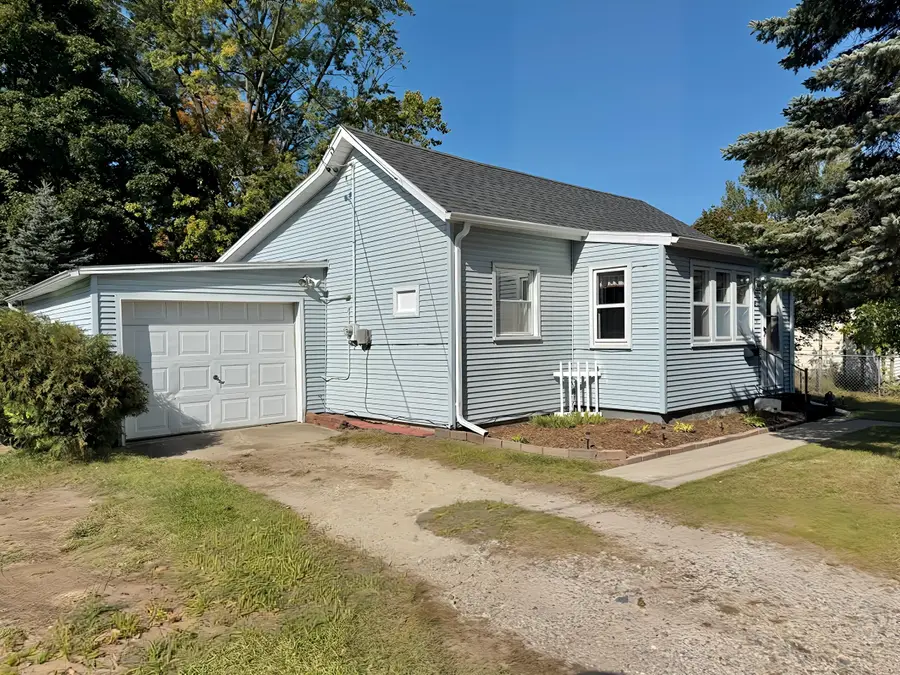 813 N Burgess Street, Greenville, MI 48838 - #2