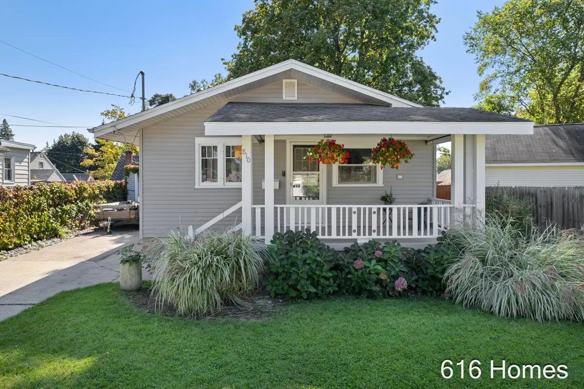 810 Oaklawn Street NE, Grand Rapids, MI 49505 - #1