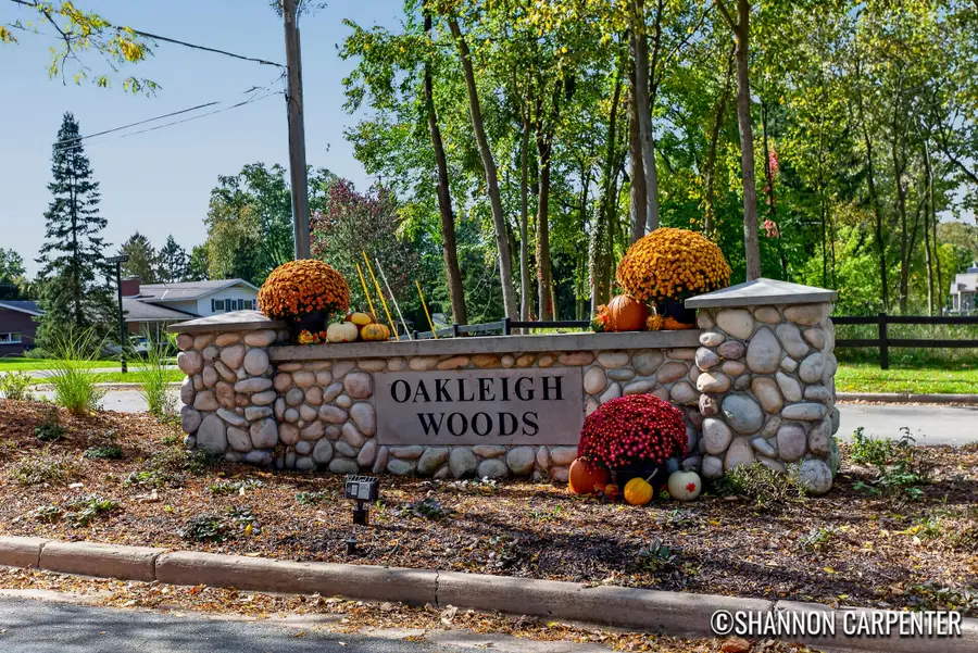 1901 Oakleigh Woods Drive NW, Grand Rapids, MI 49504 - #3