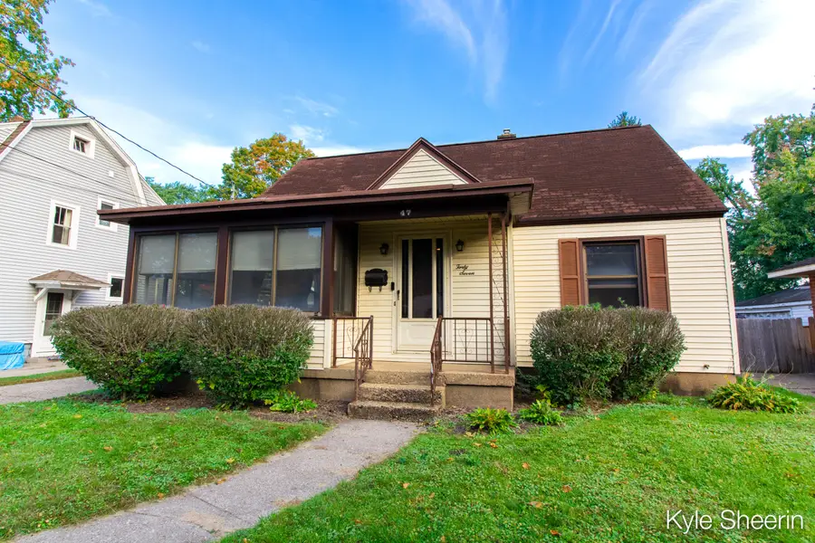 47 Farnham Street SE, Kentwood, MI 49548 - #2