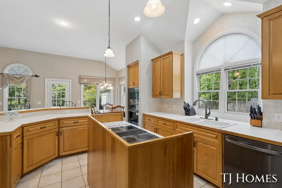 985 Thornwyk Drive NW, Walker, MI 49534 - #2