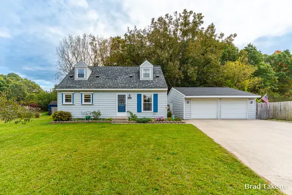 1864 Woodrun Drive SE, Lowell, MI 49331