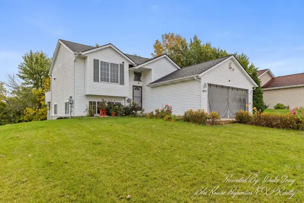 4656 Crosswinds SE, Kentwood, MI 49508
