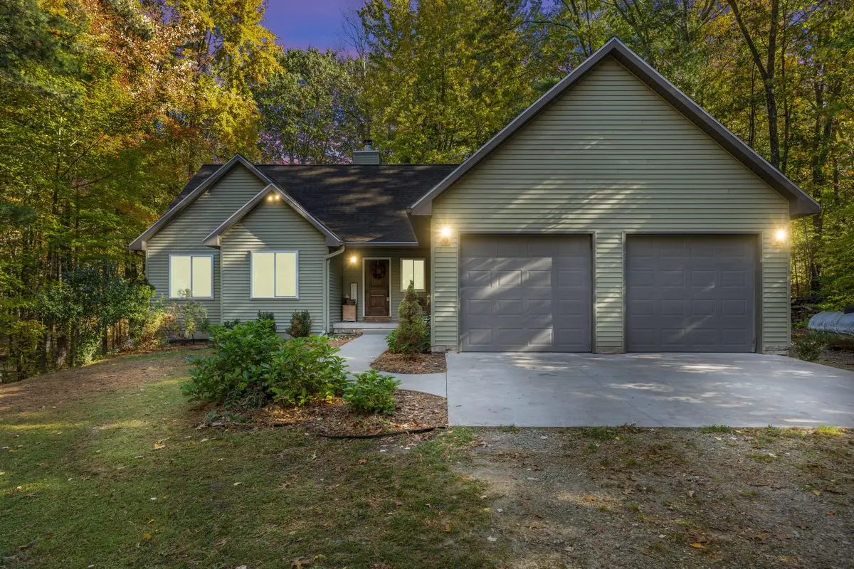 10154 Connelley Avenue NE, Greenville, MI 48838 - #1