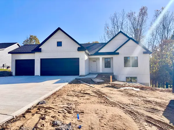 5876 Valley Point Drive SE, Caledonia, MI 49316