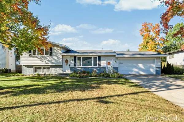 5543 Edgelawn Drive SE, Kentwood, MI 49508