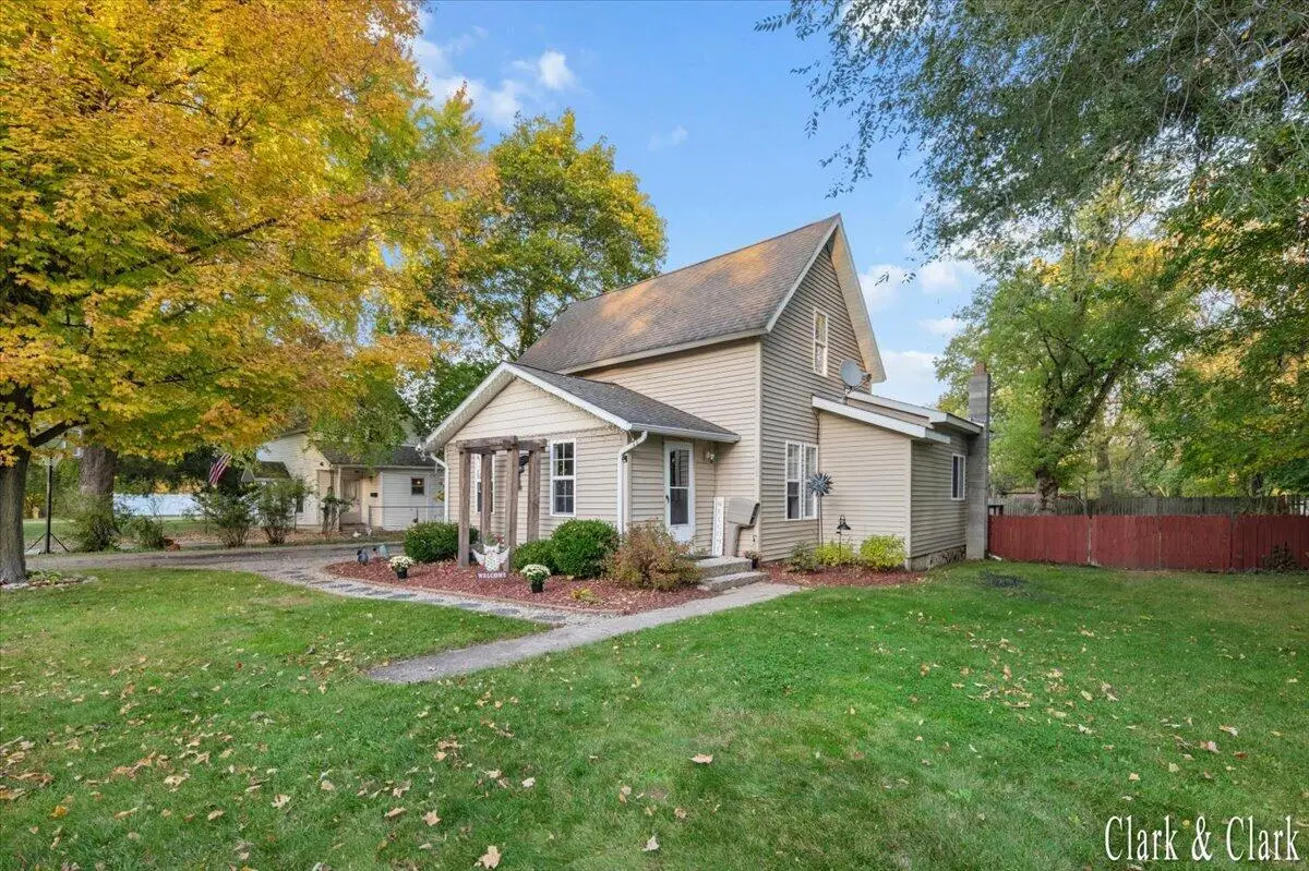 412 N Smith Street, Greenville, MI 48838 - #1