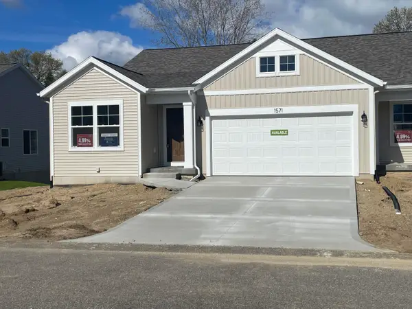 1571 N Village Circle, Kalamazoo, MI 49009