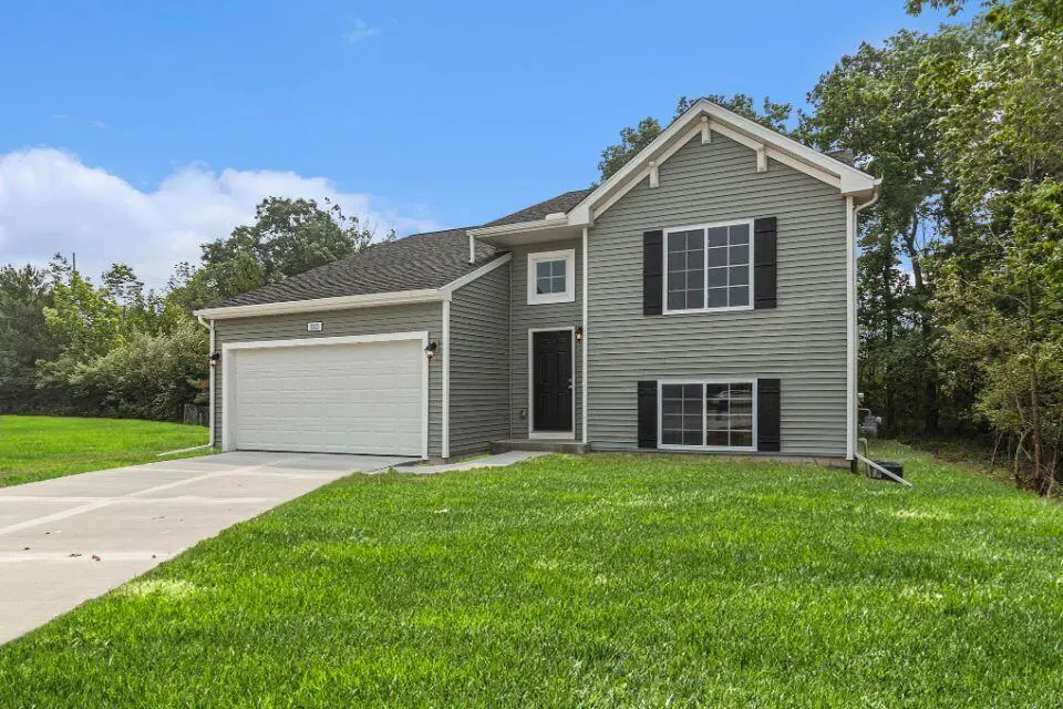 724 Manorwood Circle, Fair Plain, MI 49022 - #1