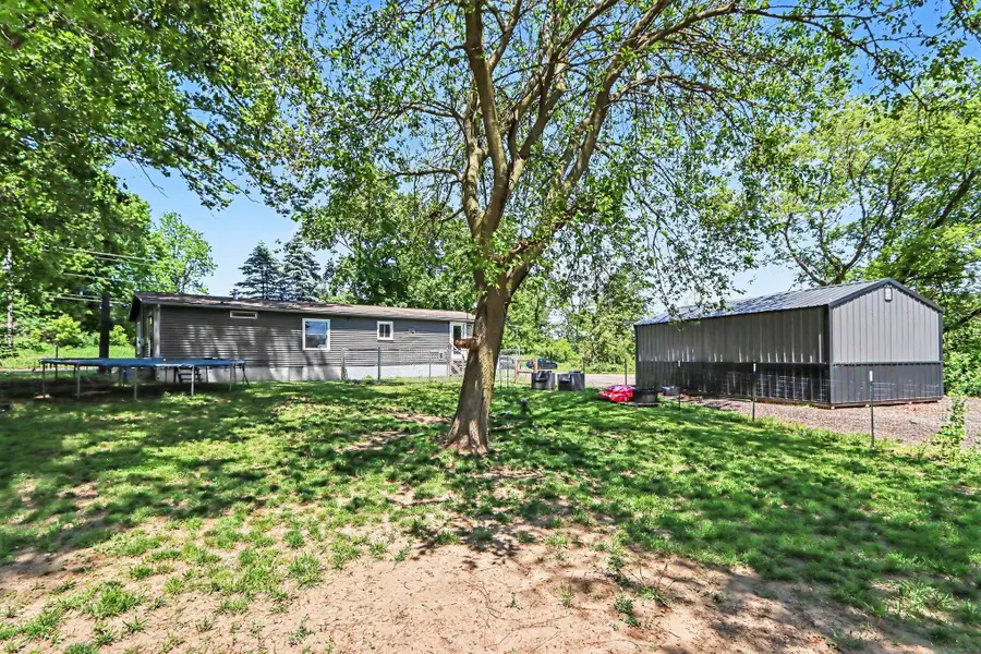6082 E V Avenue, Vicksburg, MI 49097 - #2