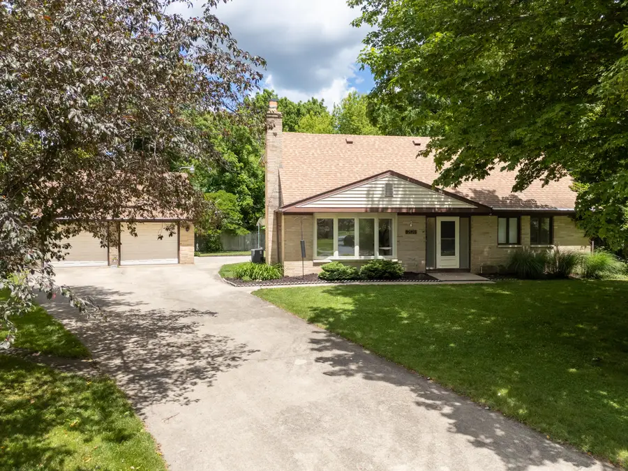 2121 Lakewood Drive, Kalamazoo, MI 49001 - #2