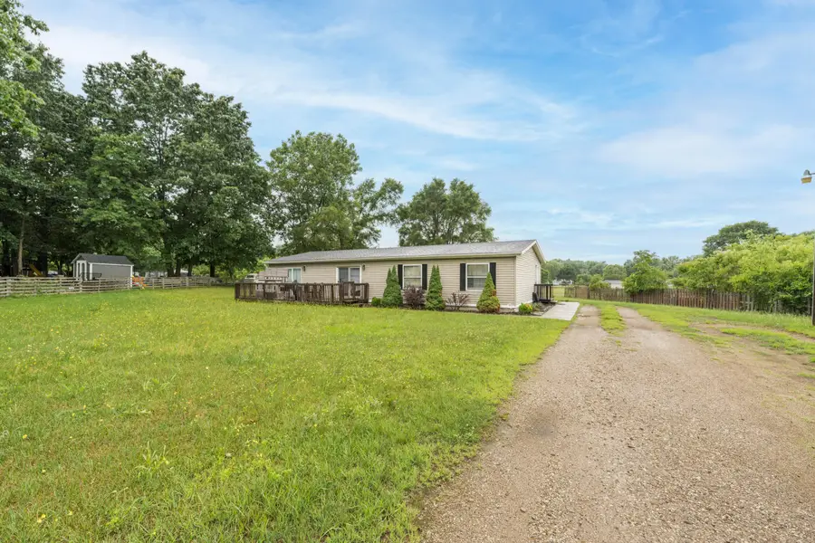 430 N Blue Creek Road, Benton, MI 49022 - #2