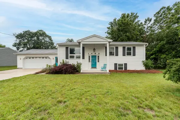 1686 Sherwood Avenue, Dorr, MI 49323