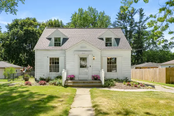 2315 Fairfield Avenue, Kalamazoo, MI 49048