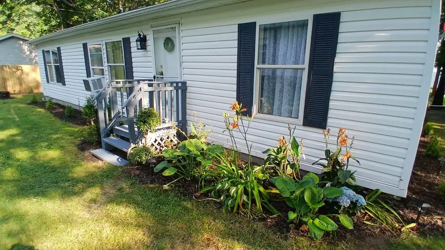 54565 Adams Avenue, Silver Creek, MI 49111 - #2