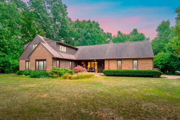 2329 Hickory Point Drive N, Portage, MI 49024