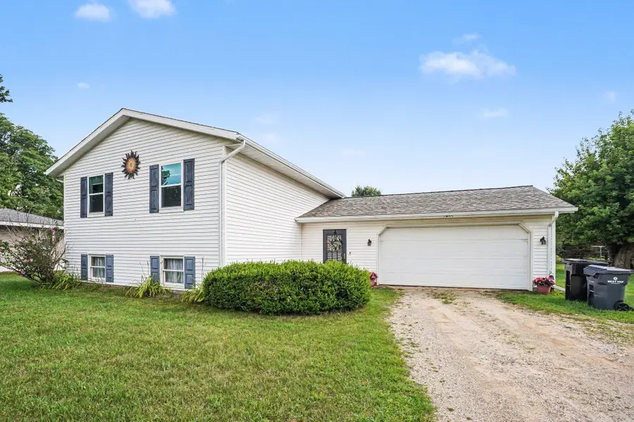 2074 101st Avenue, Otsego, MI 49078 - #2
