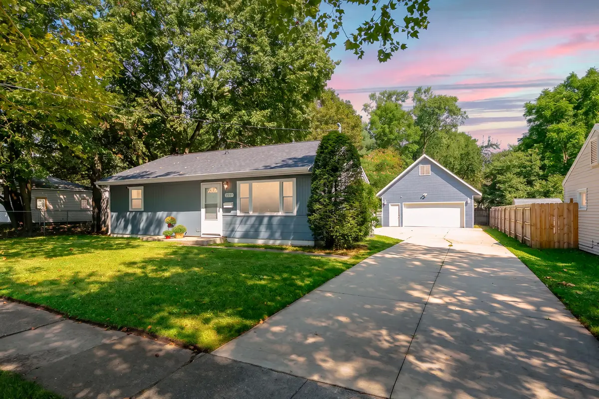 2227 E Cork Street, Kalamazoo, MI 49001 - #1