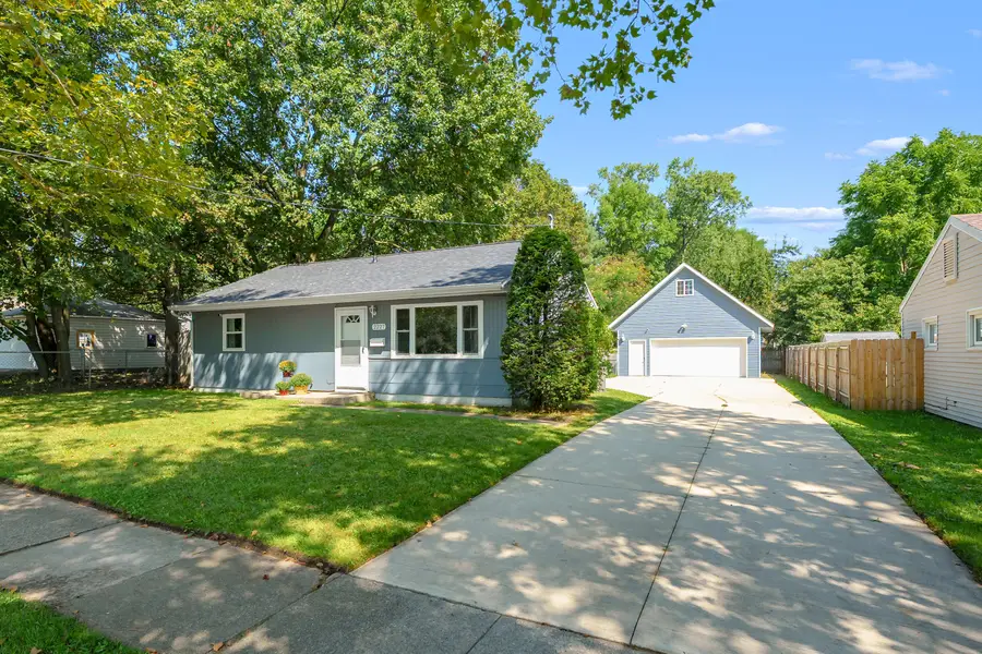 2227 E Cork Street, Kalamazoo, MI 49001 - #2