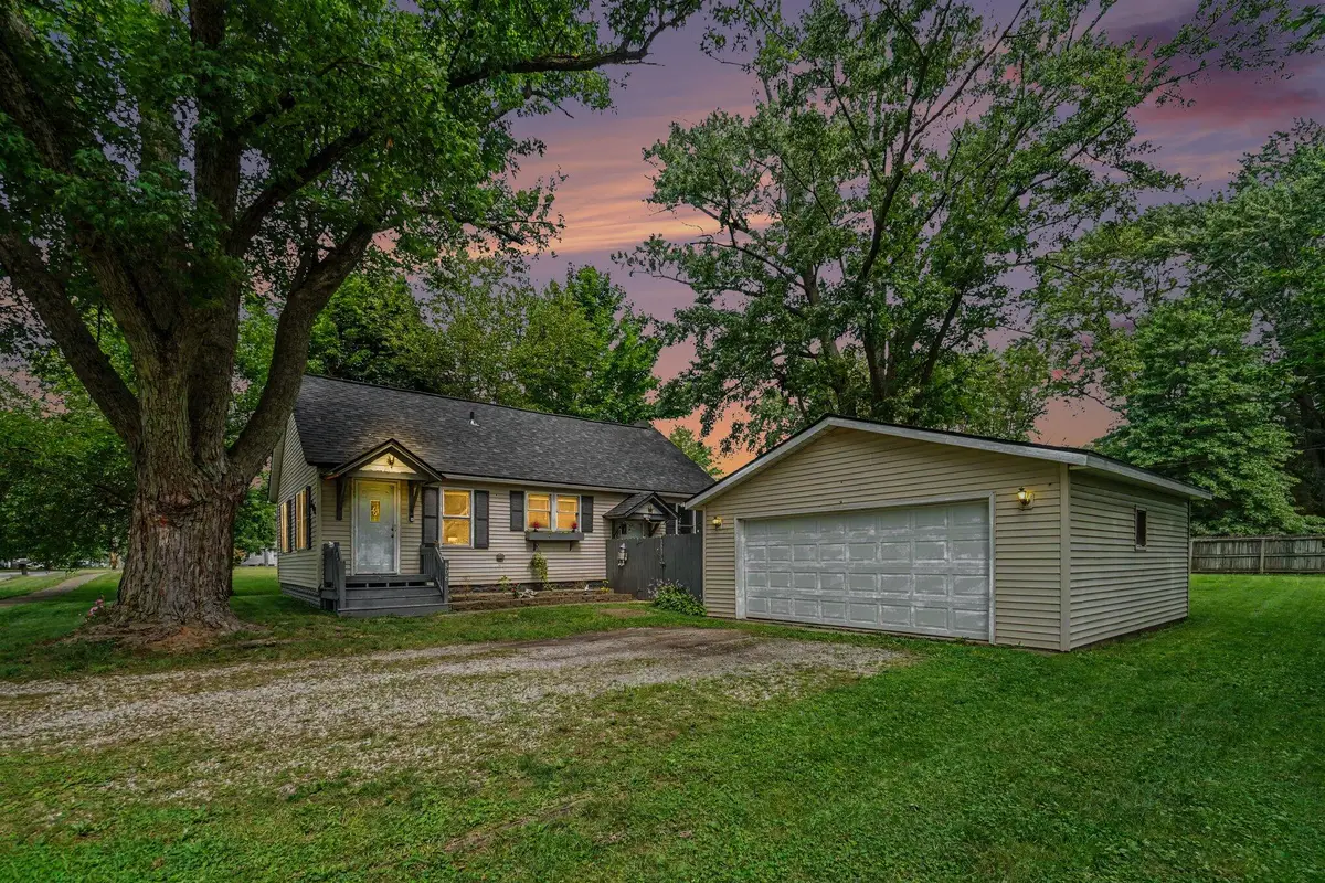 808 S Grant Avenue, Three Rivers, MI 49093 - #1