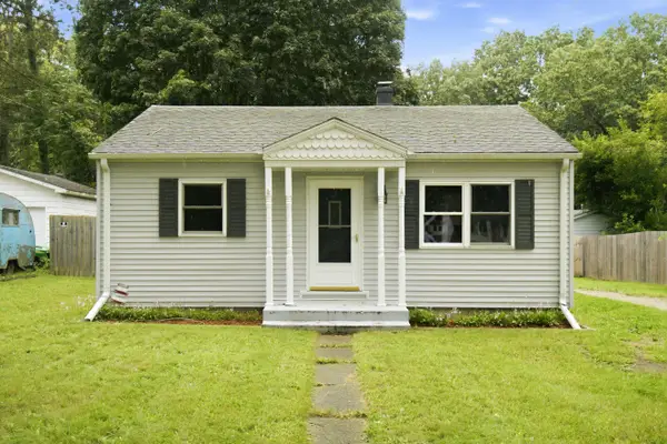 606 Lake Boulevard, PawPaw, MI 49079