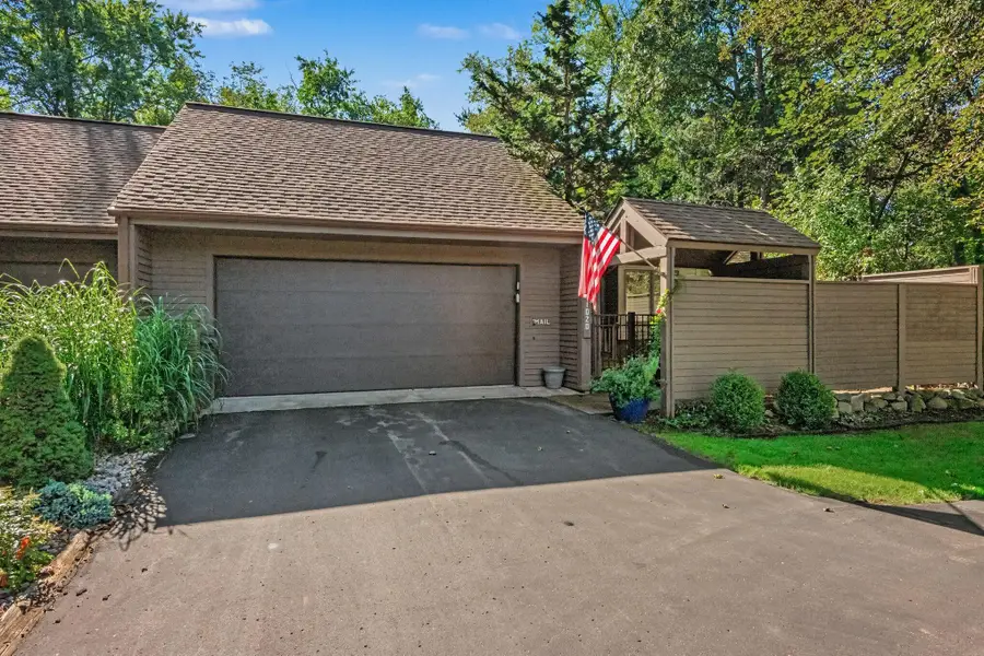 1020 Essex Circle Unit: 26, Kalamazoo, MI 49008 - #2