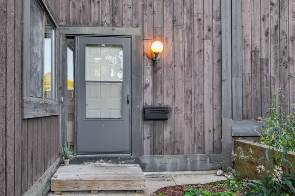 236 Falkirk Court Building: 2 Unit: 16, Kalamazoo, MI 49006