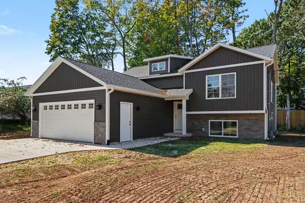 1032 Sir Knight Road, Plainwell, MI 49080