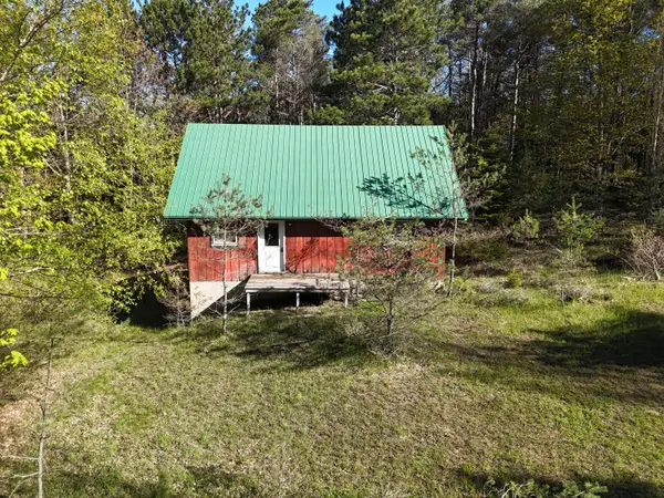 928 Pilgrim Highway, Frankfort, MI 49635