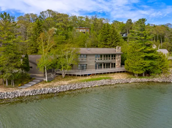 3151 Crystal Drive, Beulah, MI 49617