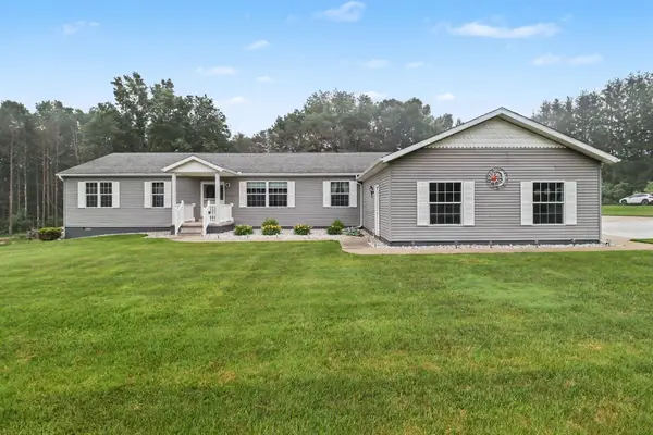 986 W Fox Farm Road, Manistee, MI 49660